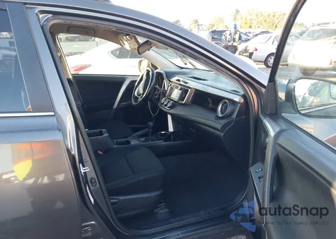 2017 Toyota Rav4 Le z USA, uszkodzony, nr VIN JTMZFREV5HJ134183